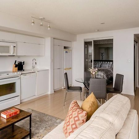 Stylish Downtown Lakeview Condo - One Free Parking Toronto Kültér fotó