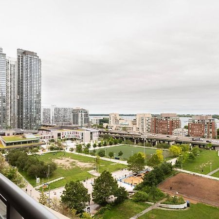 Stylish Downtown Lakeview Condo - One Free Parking Toronto Kültér fotó