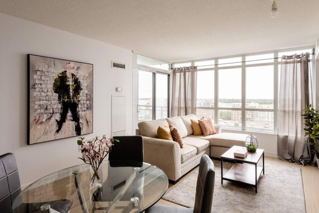 Stylish Downtown Lakeview Condo - One Free Parking Toronto Kültér fotó